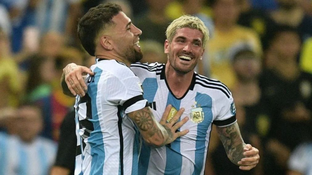 Otamendi y De Paul, compañeros de habitación en la concentración argentina.