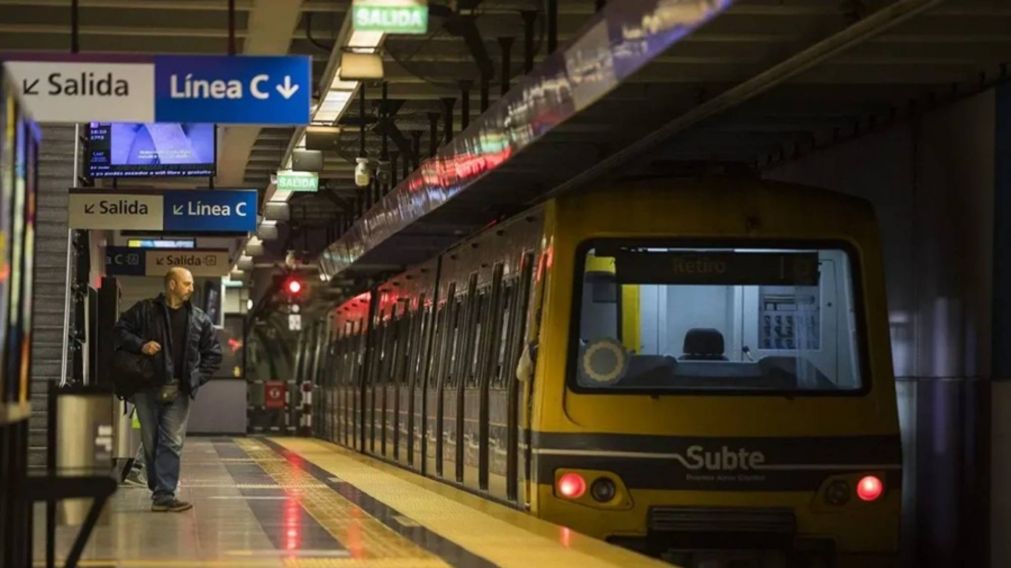 Tras un paro sorpresivo, se reanudó el servicio en la línea C del subte y descontarán el día a los huelguistas.