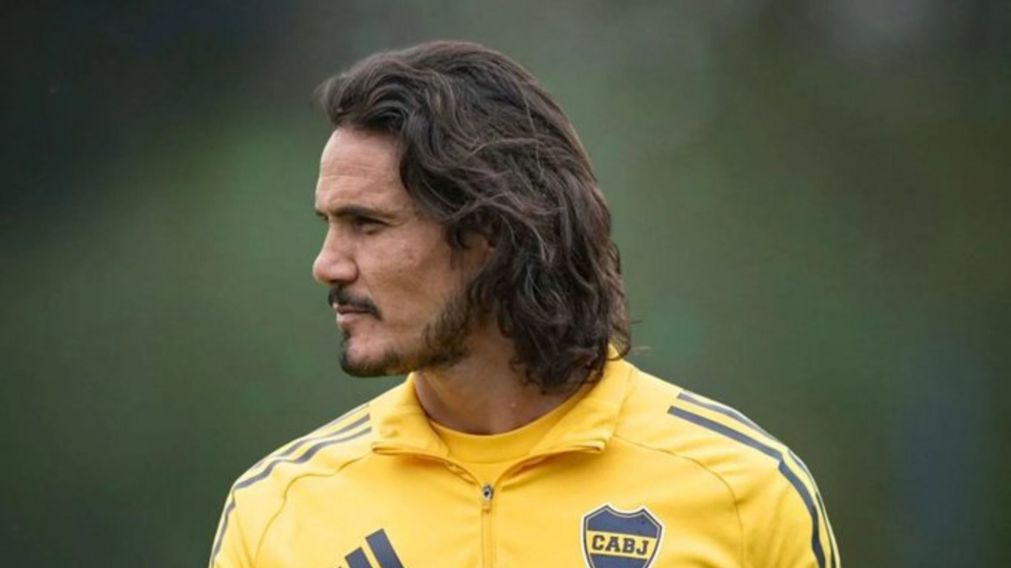 Edinson Cavani evalúa operarse para volver a jugar sin dolores en la zona lumbar en Boca.