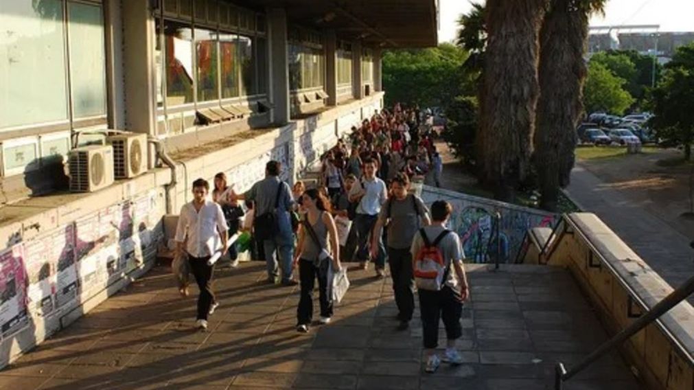 La Universidad de Buenos Aires (UBA) continúa siendo la casa de estudios mejor ubicada del país.