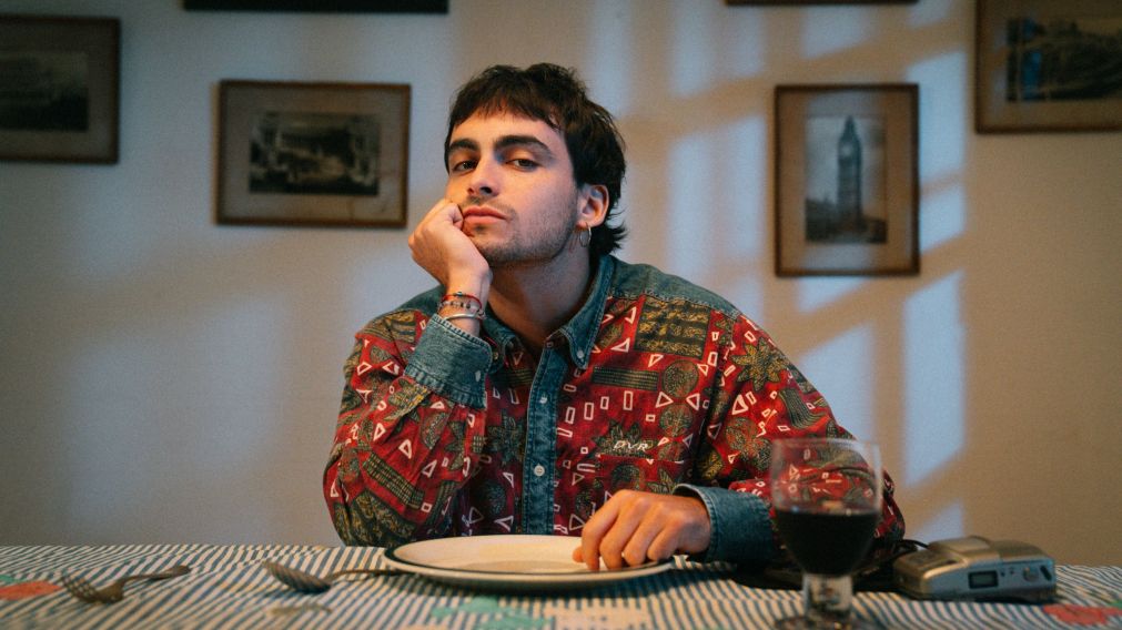 Franco Rizzaro presenta "Es por Amor", una canci�n que transforma la despedida en agradecimiento