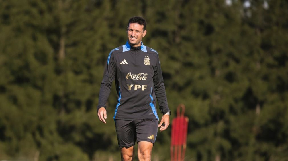 El entrenador realizó un ensayo táctico que dio indicios de cara al amistoso.