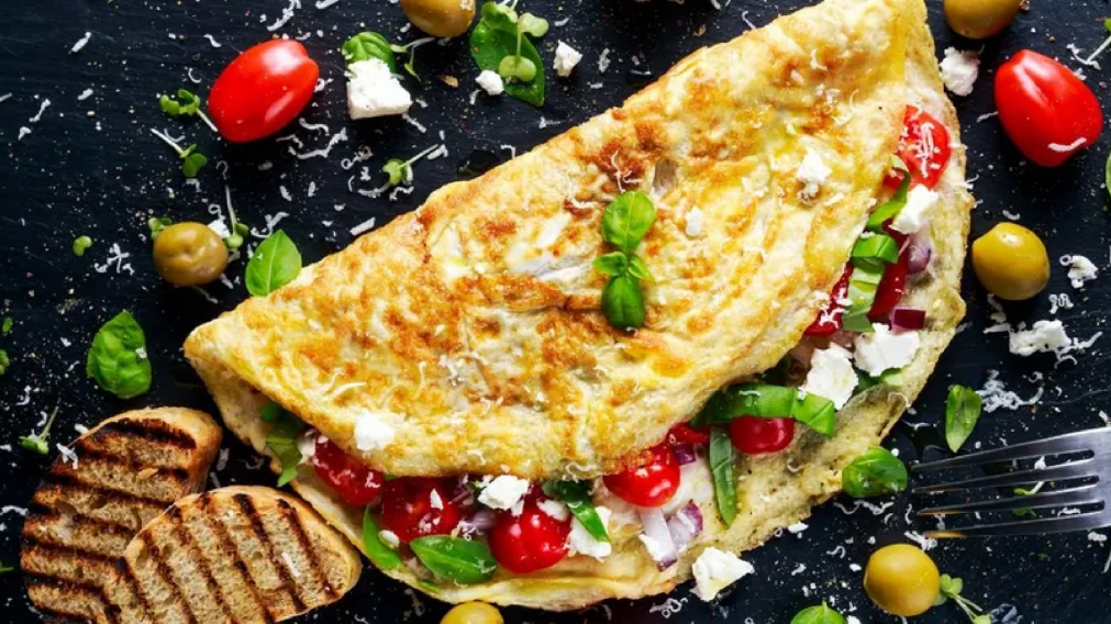 Receta de omelette griego proteico: una opci�n f�cil, nutritiva y llena de sabor.