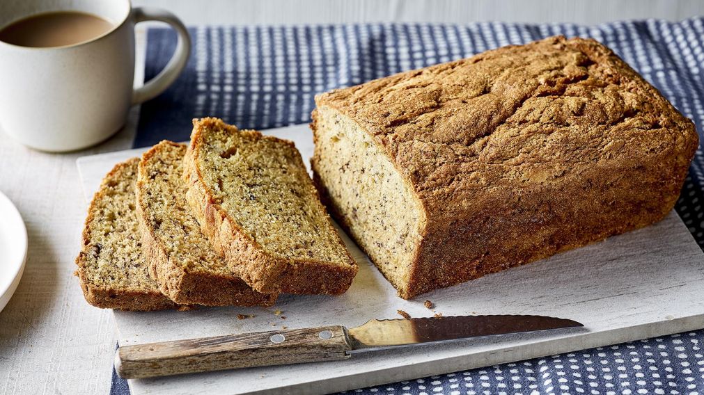 Budín de banana económico, saludable y delicioso, ideal para aprovechar la fruta madura.