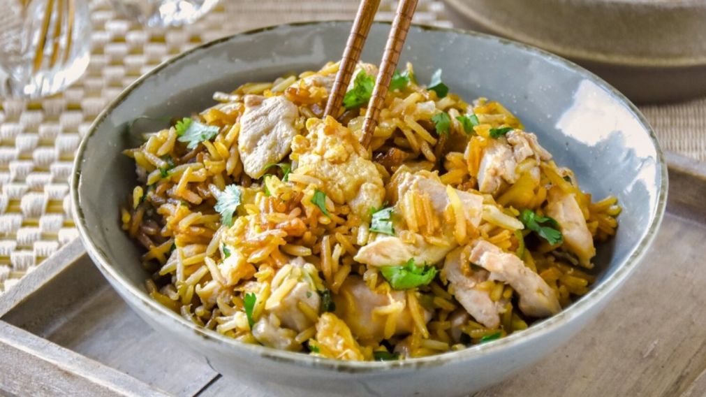C�mo preparar "arroz chaufa", el delicioso plato de origen peruano-chino que se hace en minutos.