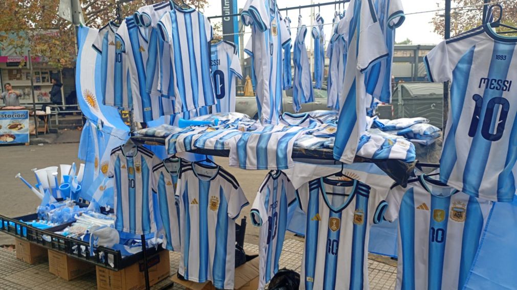 La fiebre mundialista ya se siente en Quilmes, pero las ventas esperan por la Scaloneta