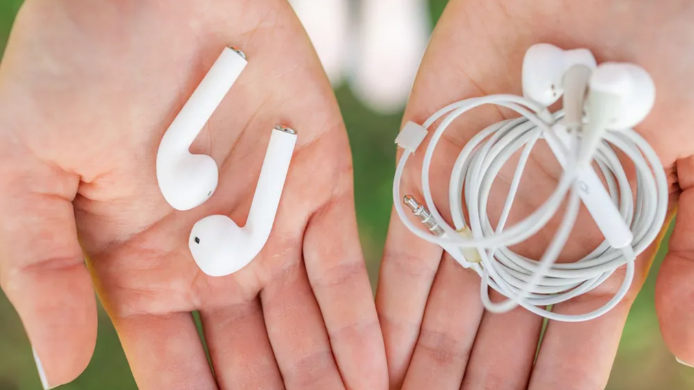 El truco casero con bicarbonato para blanquear los auriculares y dejarlos como nuevos
