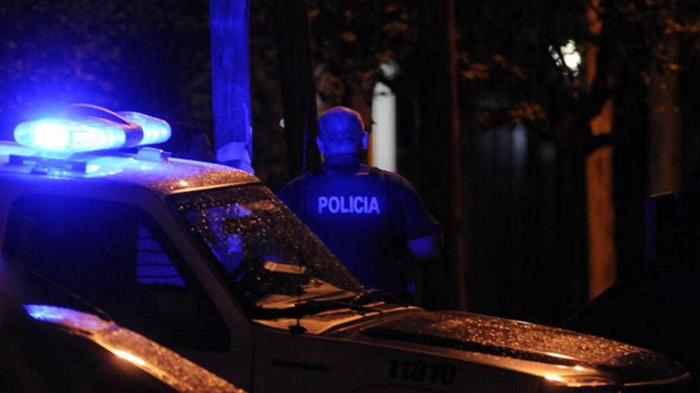 La policía trabajando en el lugar.