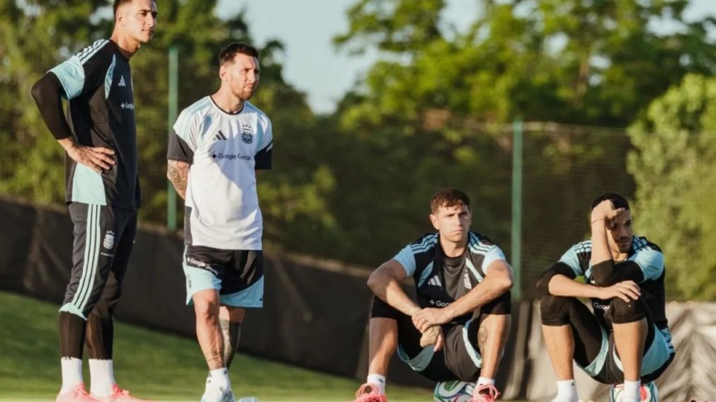 El homenaje de la Selección Argentina al Indio Solari tras su partida