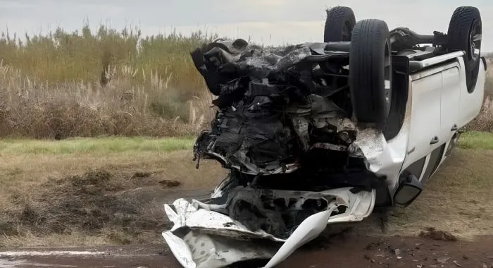 La camioneta en la cual viajan tres de las víctimas.