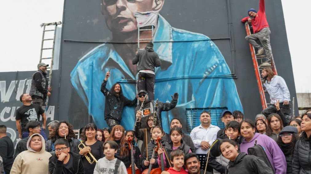 La Comunidad de Fiorito homenaje� al Indio Solari con m�sica y un mural participativo