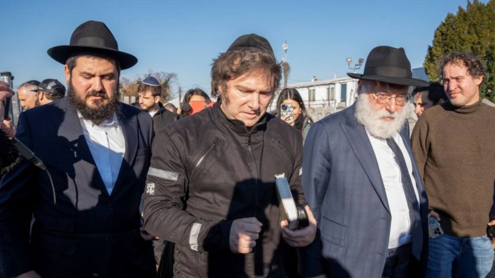 Milei visit� la tumba del rabino Menajem Mendel Schneerson en Nueva York, tras asumir la presidencia.