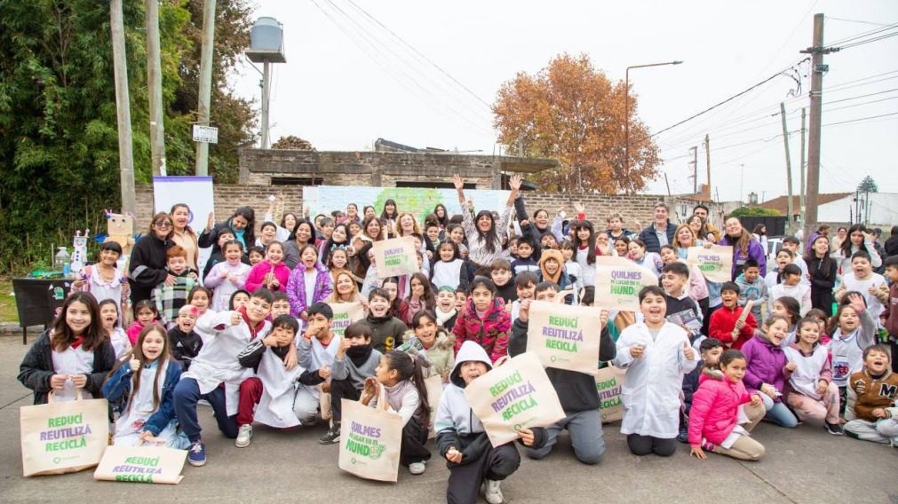 Jornada de conciencia ambiental en una escuela de Ezpeleta