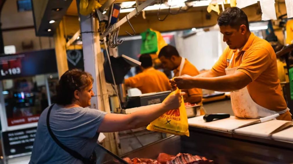 Una familia de cuatro personas necesitó más de $2.450.000 en mayo para ser de clase media en CABA.