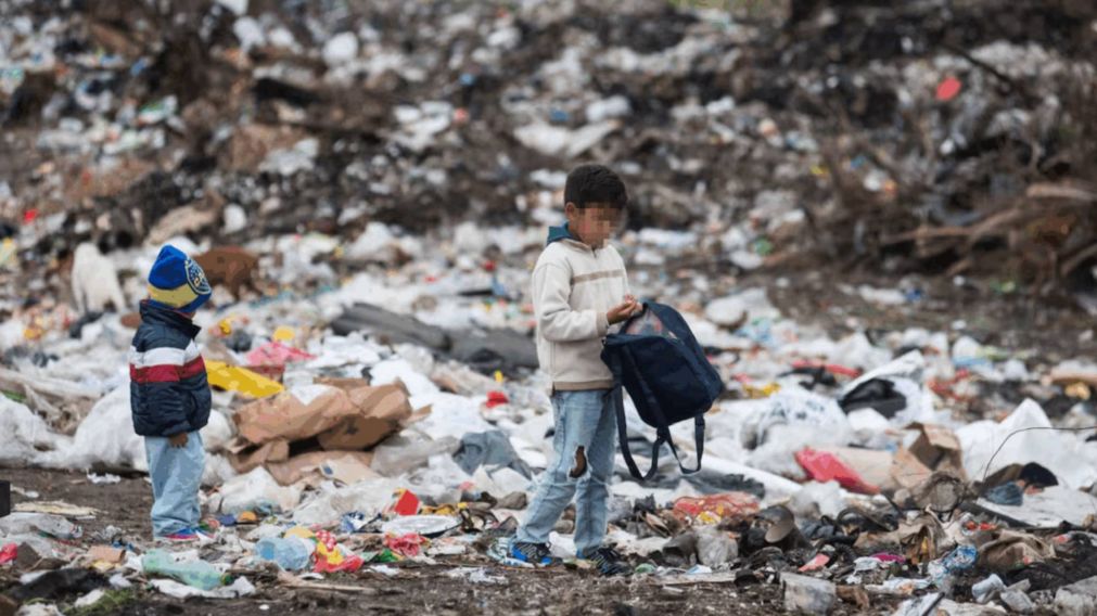 Informe de UNICEF: la pobreza infantil bajó al 42,3% en Argentina a fines de 2025.