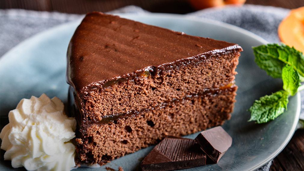 Tarta Sacher: la receta para hacer este delicioso postre austríaco con pocos ingredientes y un procedimiento sencillo.