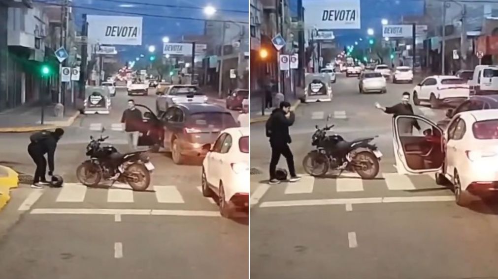 Se bajó del coche para pelear con un motociclista, se olvidó de poner el freno de mano y chocó al auto de atrás.