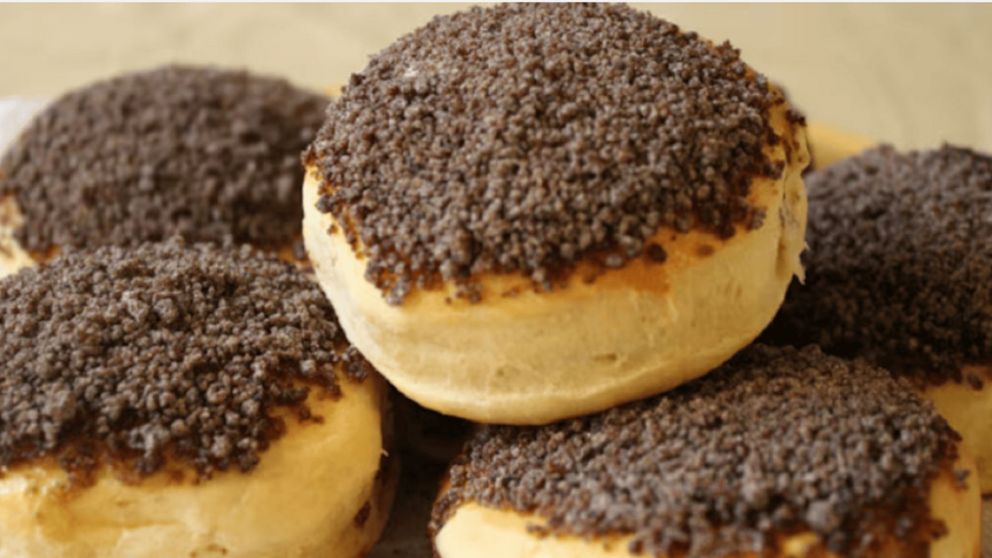 Con masa suave y cobertura crocante, estas tortas negras caseras te van a transportar directo a la panadería de tu infancia.