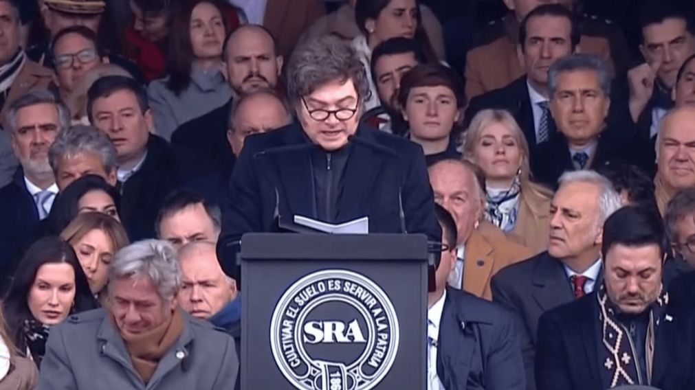 En la Rural, Milei anunció una reducción “permanente” de las retenciones al campo