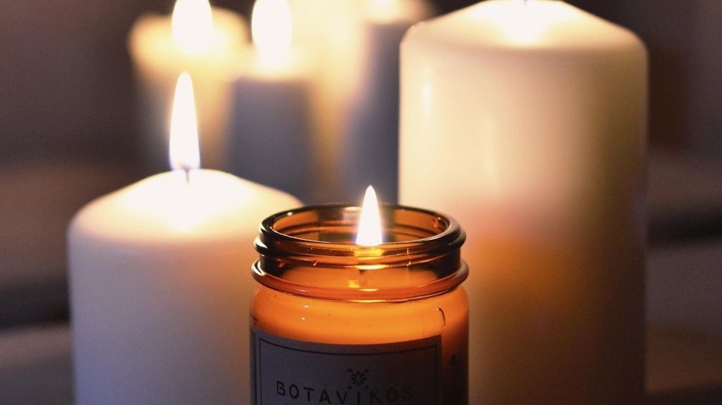 Descubrí la mejor manera de reciclar y reutilizar velas usadas.