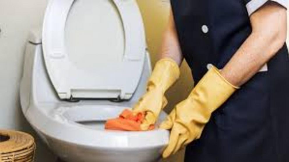 Truco casero para dejar el baño brillante sin necesidad de usar productos agresivos.