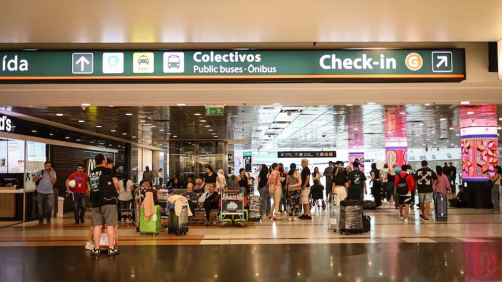 Al menos 200 personas fueron estafadas con falsos pasajes a Europa.