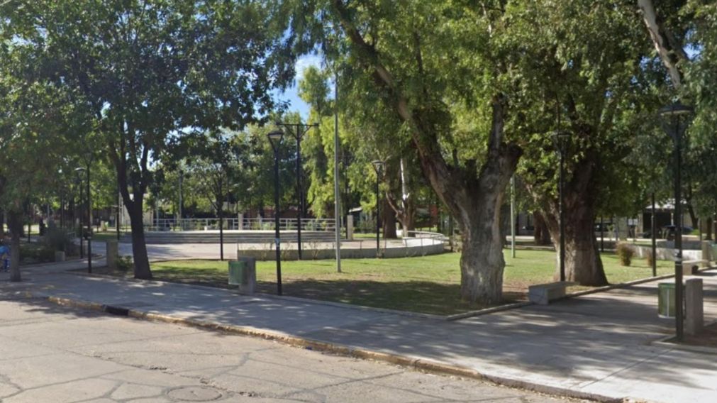 Acá, en esta plaza, se produjo la agresión a disparos.
