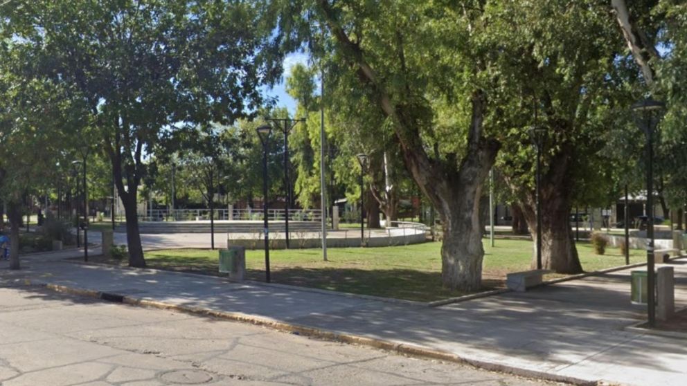 Acá, en esta plaza, se produjo la agresión a disparos.