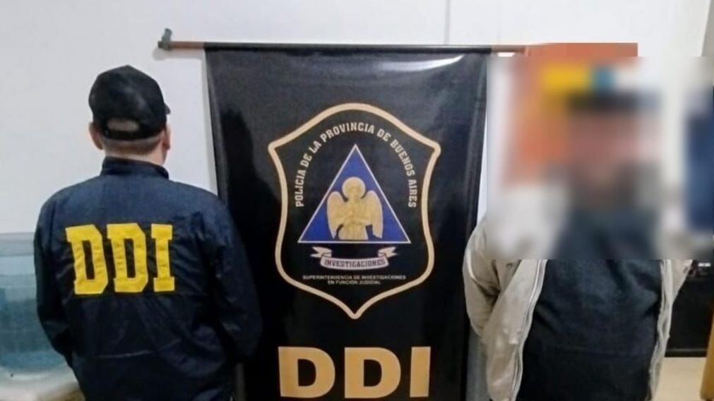 Este es el sospechoso que resultó aprehendido por los investigadores policiales.