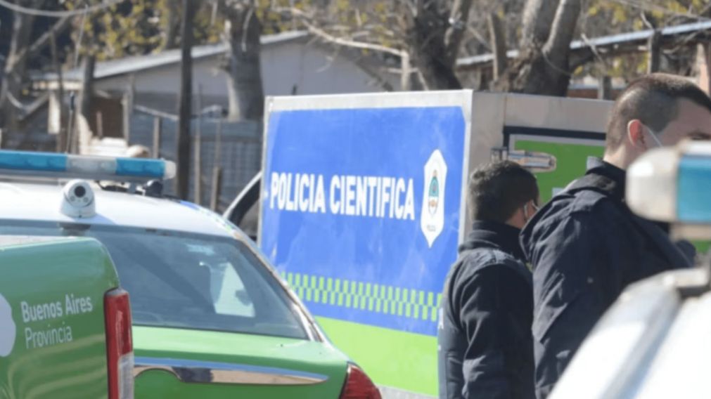 La Policía Científica trabajo en el escenario del homicidio (Gentileza 0221).