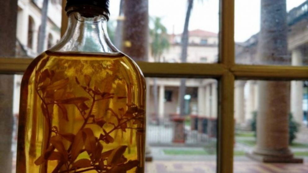 Algunos optan por tomar siete sorbos, mientras que otros prefieren tres tragos.