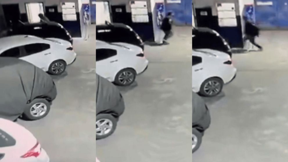El ilícito quedó grabado por una cámara de seguridad.
