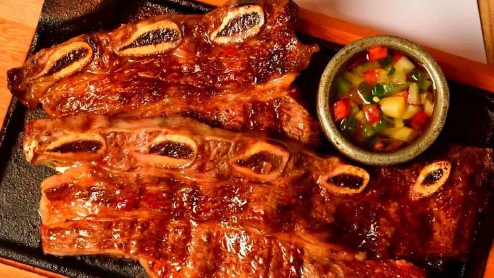 Esta carne económica se está ganando un lugar en la parrilla.