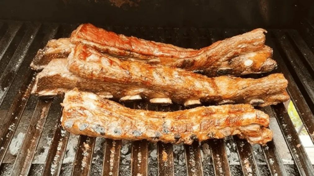 No arruines el asado: en qué momento hay que poner la sal para que no quede dura la carne.