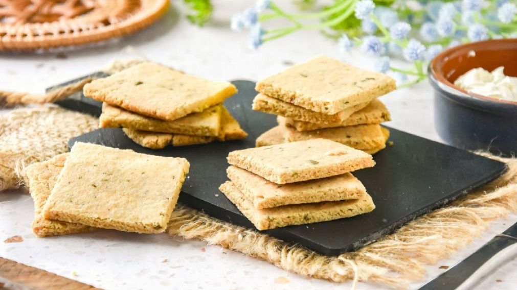 Cómo preparar unas deliciosas crackers en 10 minutos y salvar cualquier picada