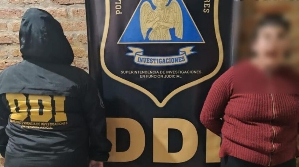 Esta es la mujer que fue aprehendida por los investigadores policiales.