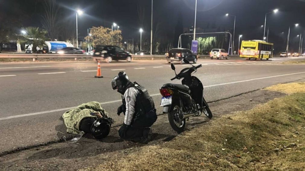En Mendoza, tomaron a una estudiante del cuello para someterla sexualmente, y a una jubilada dos mujeres le hicieron creer que hab�a ganado la loter�a para robarle