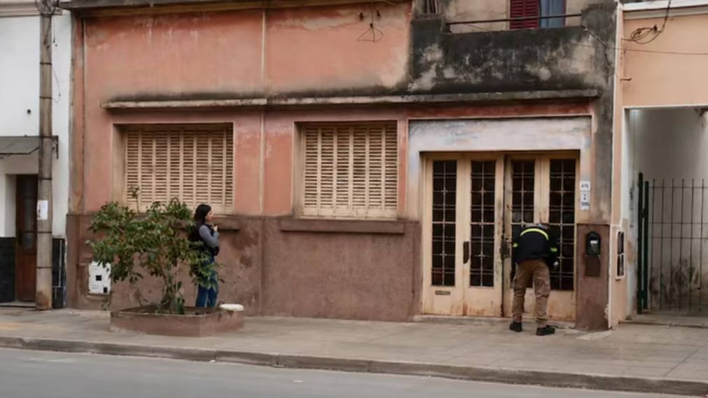 Allanan el baño de la casa de Barrelier y solicitan muestras de ADN de la mamá de Agostina