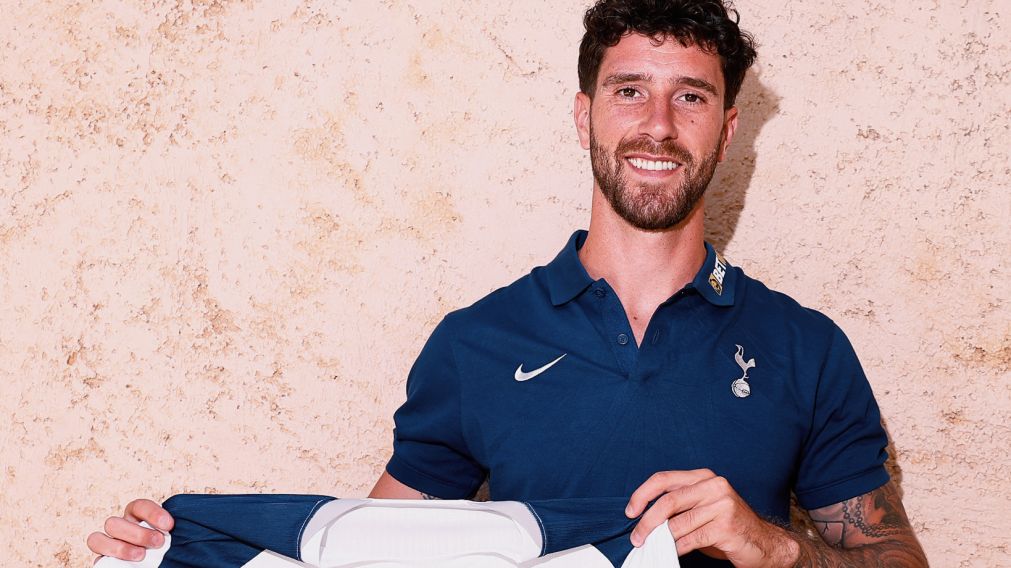 Mientras espera la llamada de Scaloni, Marcos Senesi fue presentado en Tottenham 