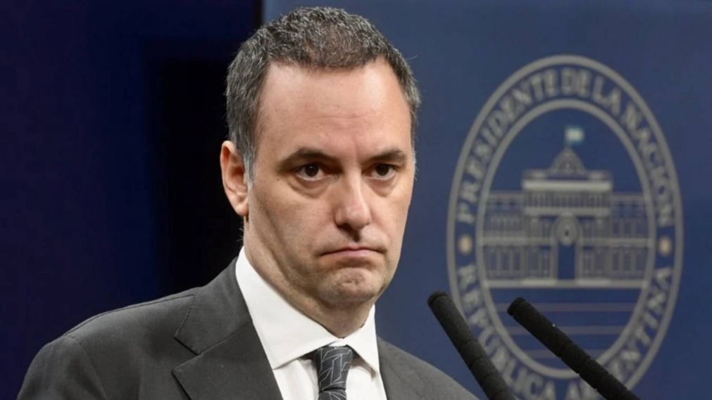 Por la declaraci�n jurada "La llama que llama" y Sacachispas se burlaron de Adorni.