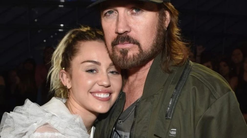 El padre de Miley Cyrus estuvo a punto de morir.