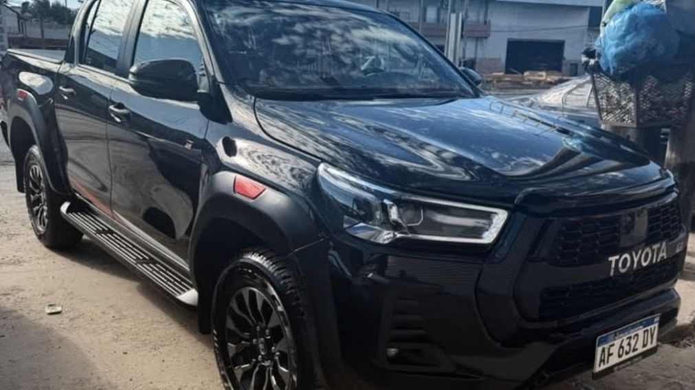 Robo comando en Solano: delincuentes armados se llevaron una camioneta