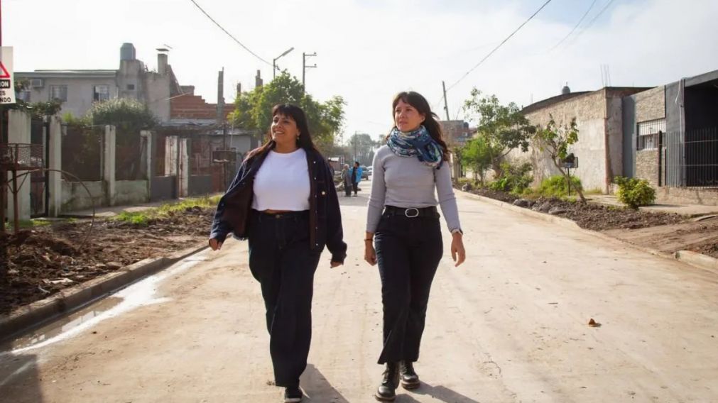 Avanzan nuevas cuadras de asfalto en Villa La Florida y destacan la transformación de los barrios