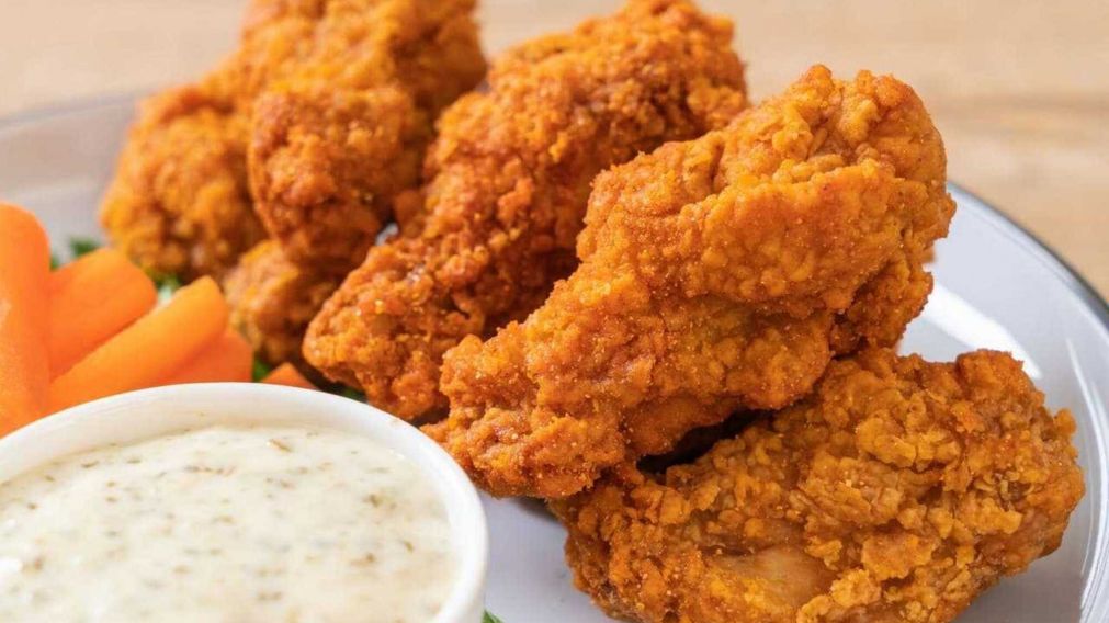  La previa de los partidos se disfruta con estas deliciosas piezas de pollo. 