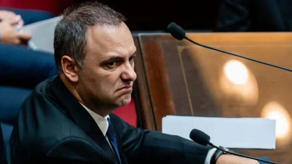 En el Senado, el peronismo acelera por una sesión única para interpelar y votar la destitución de Adorni.