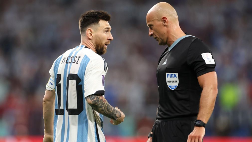 El polaco Szymon Marciniak ser� el juez en el debut de Argentina frente a Argelia (Archivo).
