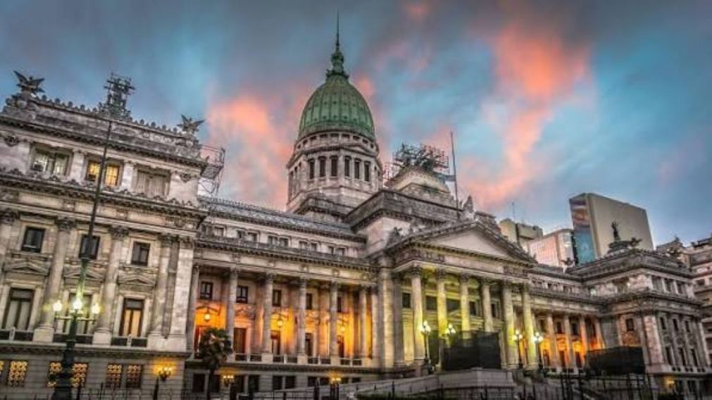 Qu� es una moci�n de censura, el mecanismo con el cual el Congreso puede remover al Jefe de Gabinete.