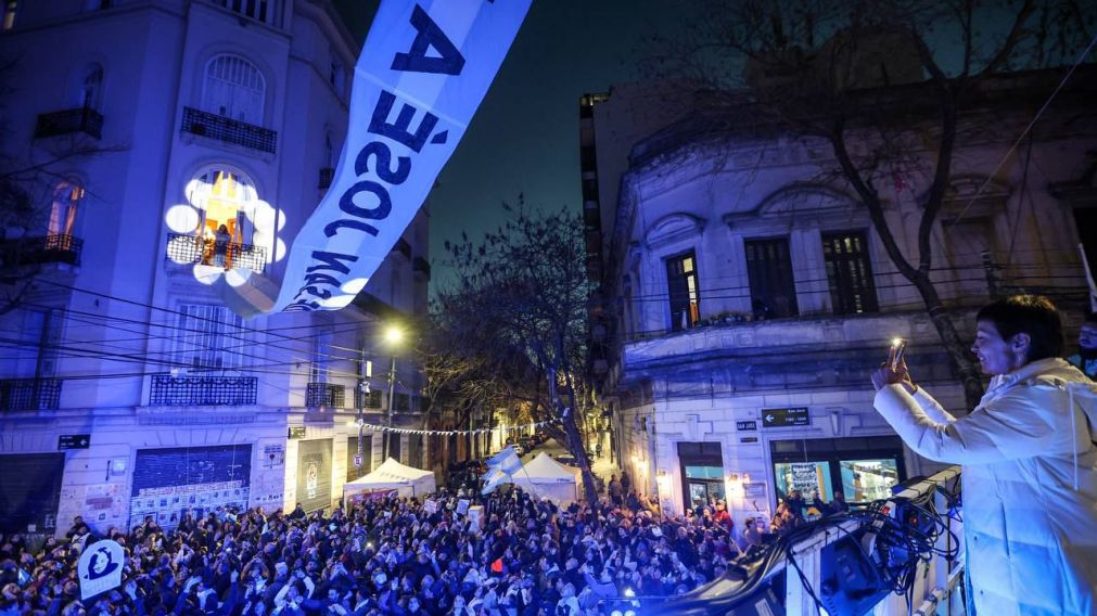 A un a�o de la condena, militantes de Quilmes llevaron su apoyo a Cristina Kirchner
