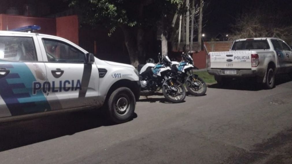 Los policías se apersonaron en el escenario del homicidio.