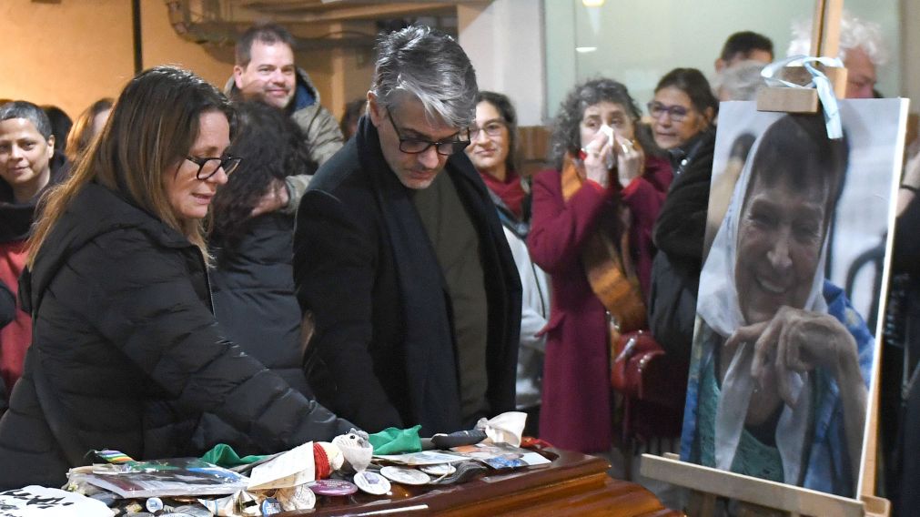 Nancy Dupl�a despidi� con mucho dolor a Taty Almeida (Nahuel Ventura/Diario Cr�nica).